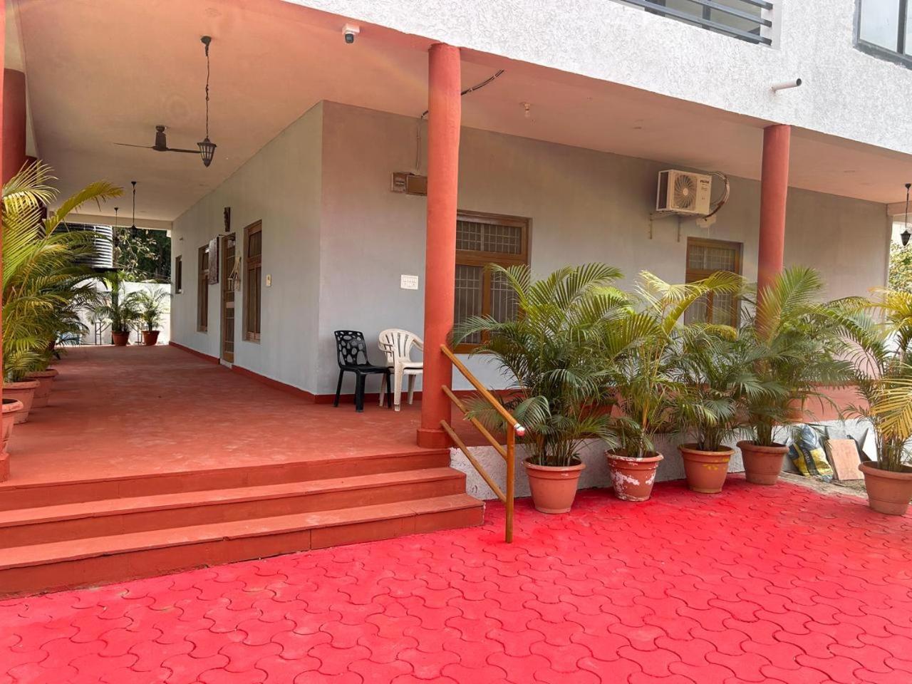 The English Gaon 4 Bhk ボーパール エクステリア 写真